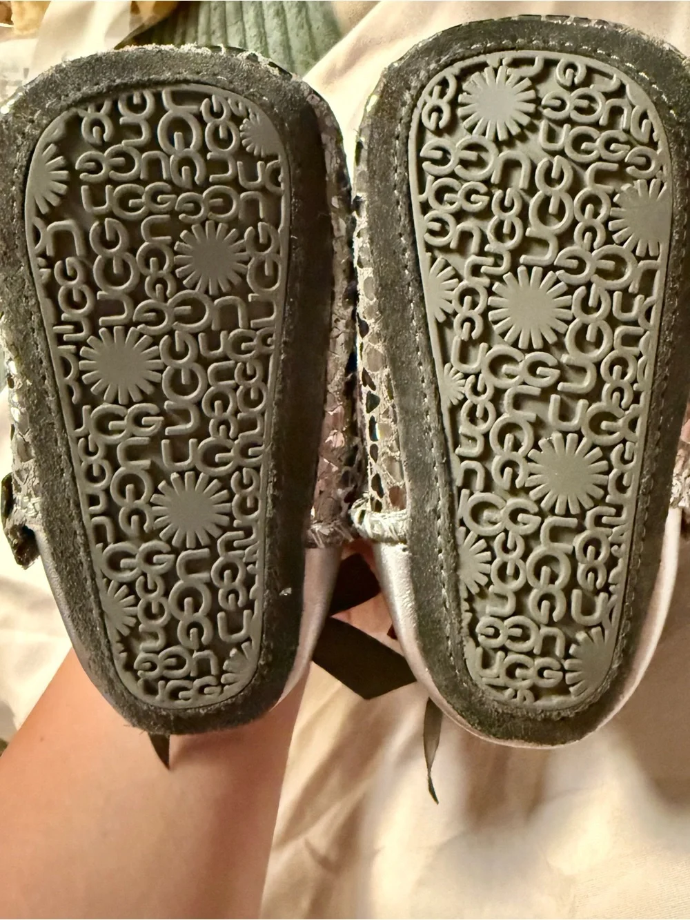 Baby girl silver shimmer hearts UGG LIKE NEW!!!
